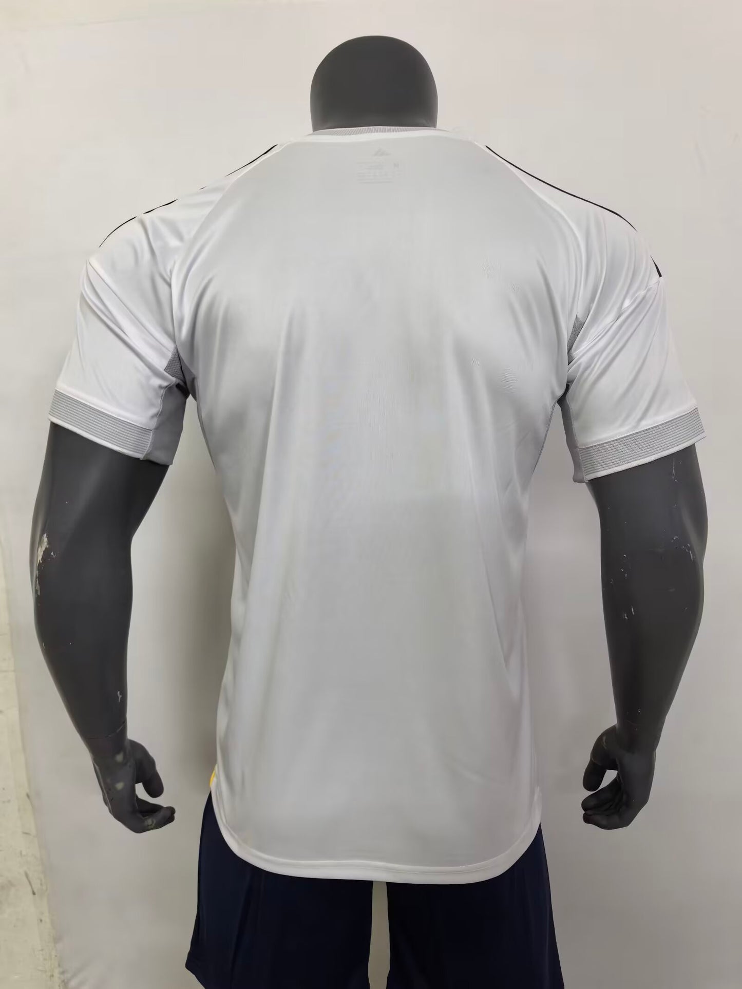 Real Madrid 25/26 Local